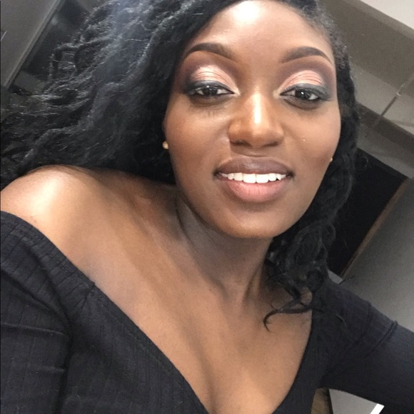 Meet your Posher, Symone - Picture 1 of 1